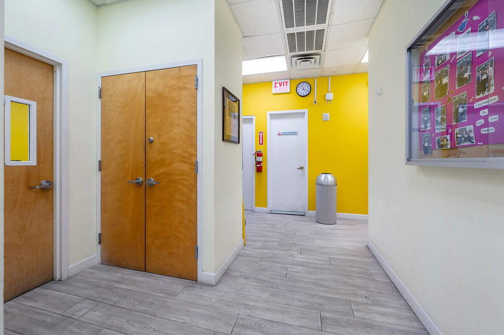 78-14 Roosevelt Ave, Jackson Heights, NY 11372 - Lot Unit A - - Photo intérieure - Image 1 of 1