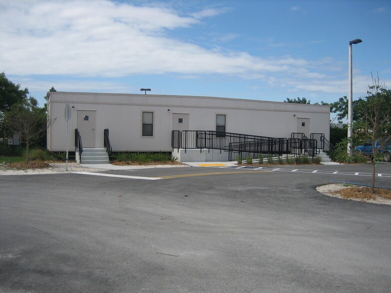 1800 SW 42nd Way, Deerfield Beach, FL à louer - Photo de l’immeuble – Image 3 sur 7