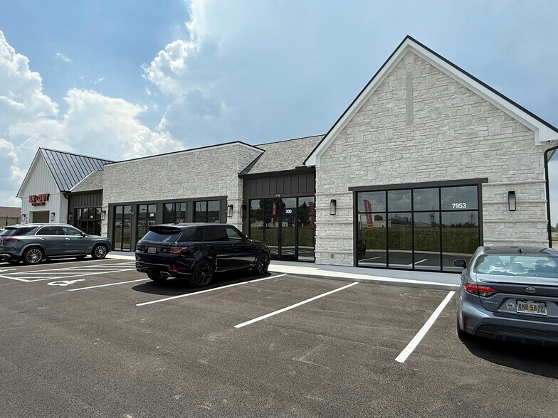 7953 Highfield Dr, Lewis Center, OH à louer - Photo de l’immeuble – Image 3 sur 5