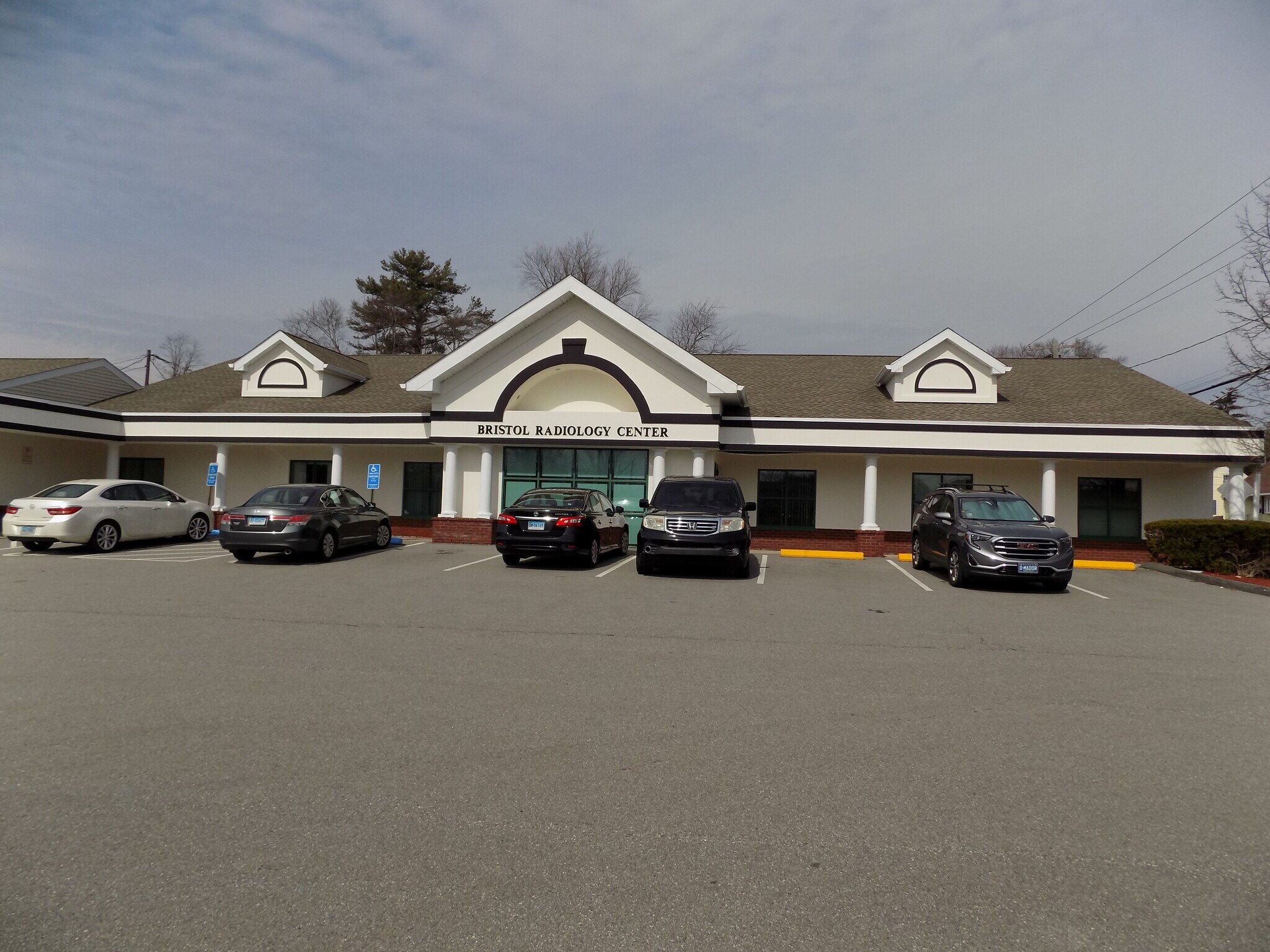 25 Collins Rd, Bristol, CT à vendre Photo principale– Image 1 sur 9