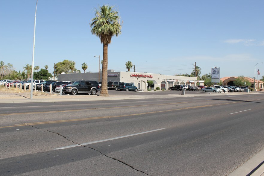 7000-7014 S Central Ave, Phoenix, AZ à louer - Photo de l’immeuble – Image 3 sur 9