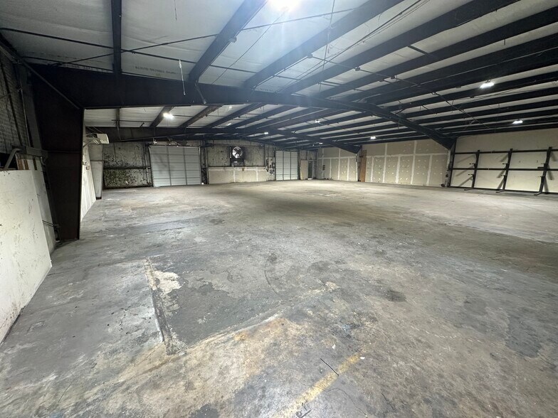 6525 Midway Rd, Haltom City, TX à louer - Photo de l’immeuble – Image 2 sur 10