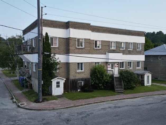 17 Rue Principale, Gracefield, QC à vendre - Photo principale – Image 1 sur 1