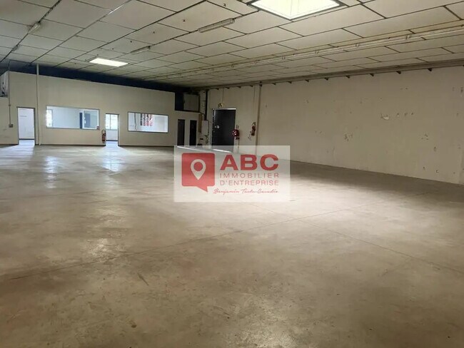 Plus de détails pour Local commercial à louer