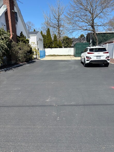 1 Detroit Rd, Huntington Station, NY à louer - Photo de l’immeuble – Image 2 sur 6