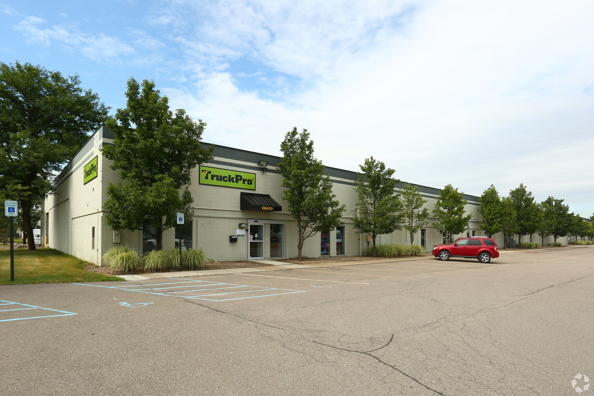 29031-29045 Airport Dr, Romulus, MI à louer Photo de l’immeuble– Image 1 sur 22