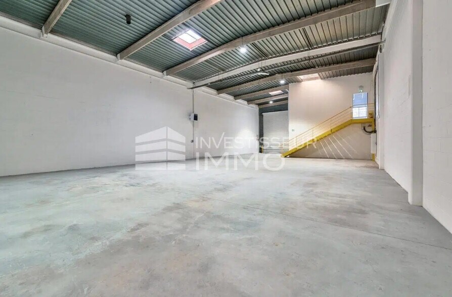 Local d’activités dans Torcy à louer - Photo de l’immeuble – Image 1 sur 5