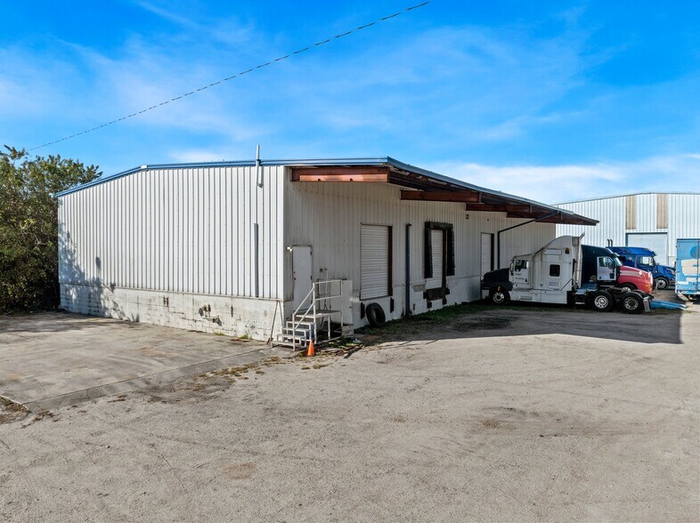 3620 S Us Highway 1, Fort Pierce, FL à louer - Photo de l’immeuble – Image 1 sur 17