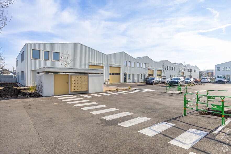 38 Rue Marius Grosso, Vaulx-en-Velin à louer - Photo principale – Image 1 sur 2