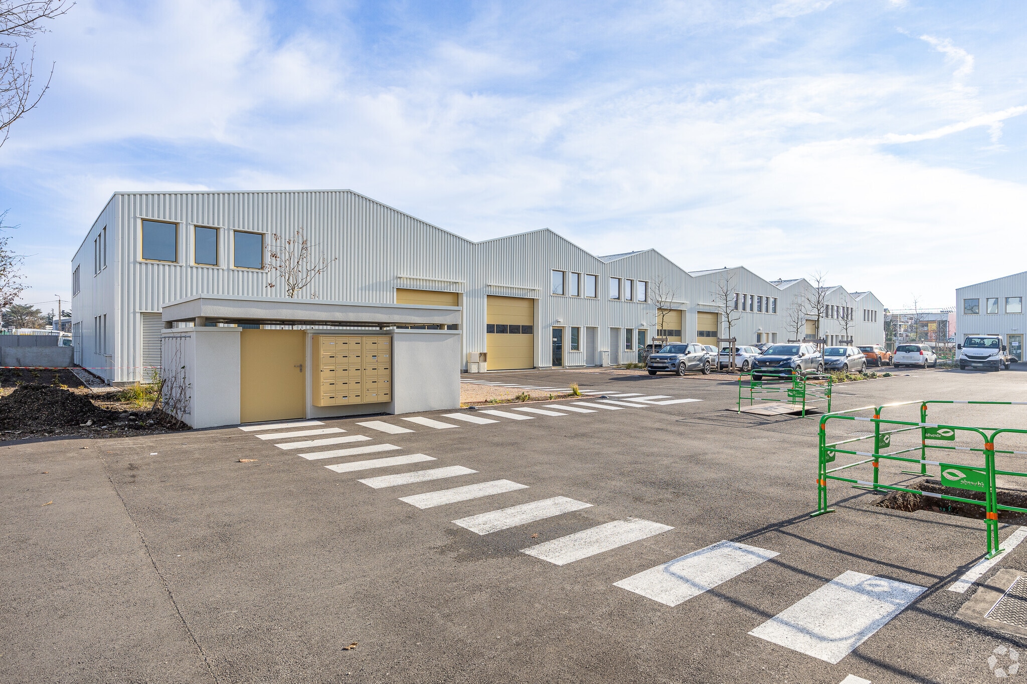 38 Rue Marius Grosso, Vaulx-en-Velin à louer Photo de l’immeuble– Image 1 sur 24