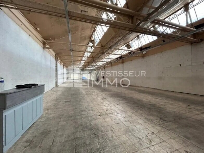 Local d’activités dans Bobigny à louer - Photo de l’immeuble – Image 2 sur 3