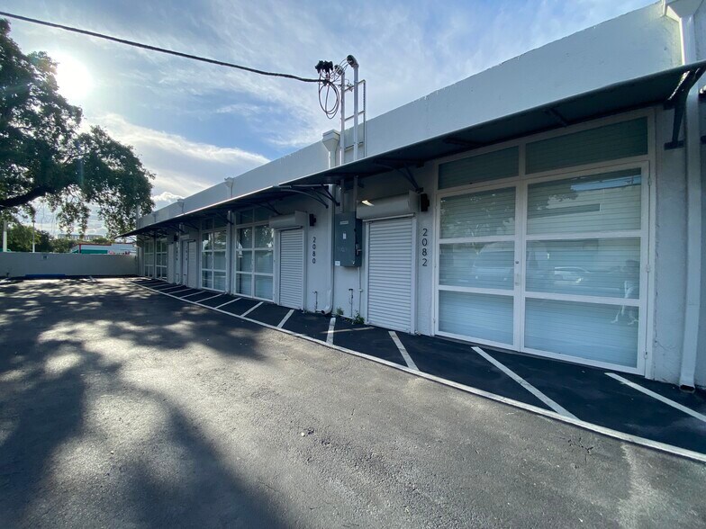 2074-2090 NW 21st St, Miami, FL à louer - Photo de l’immeuble – Image 2 sur 8