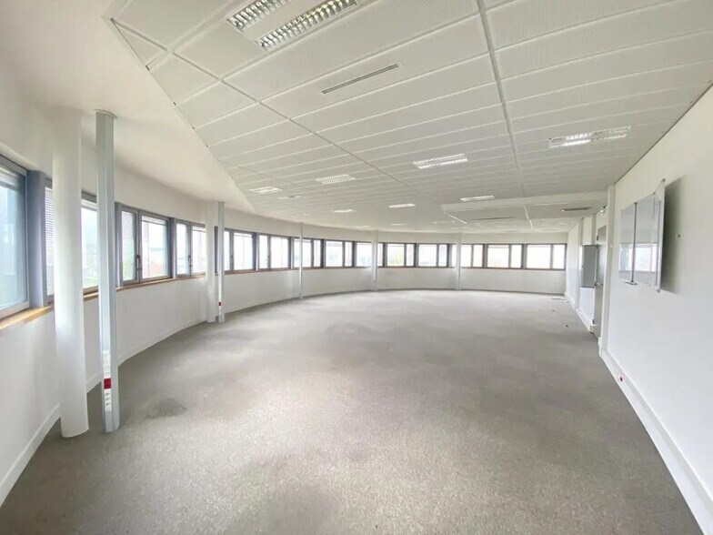 Bureau dans Buchelay à louer - Photo intérieure – Image 3 sur 7