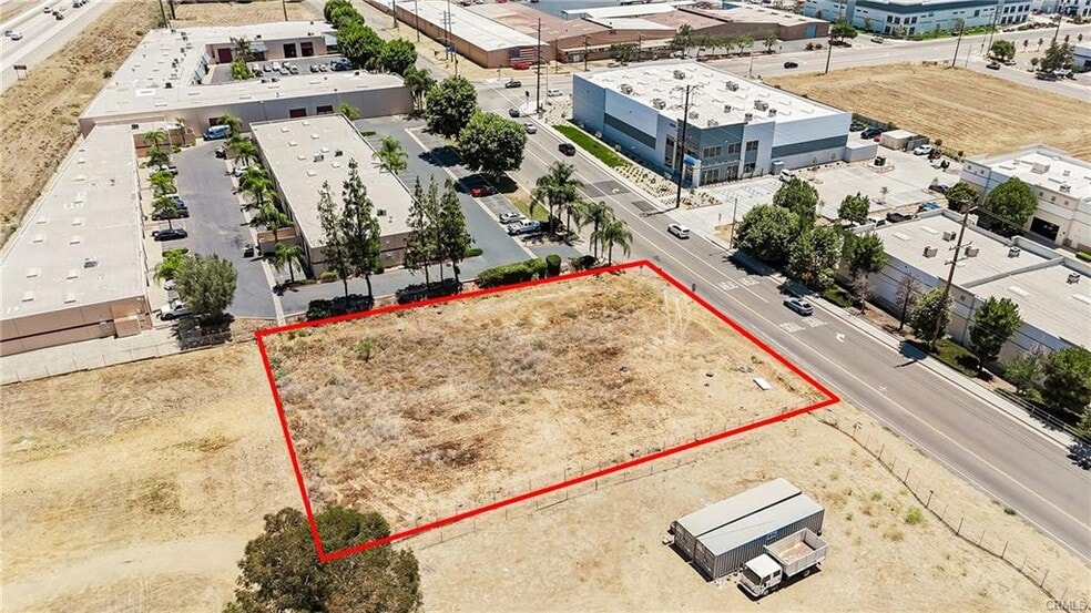 18175 Collier Ave, Lake Elsinore, CA à vendre - Aérien – Image 1 sur 12