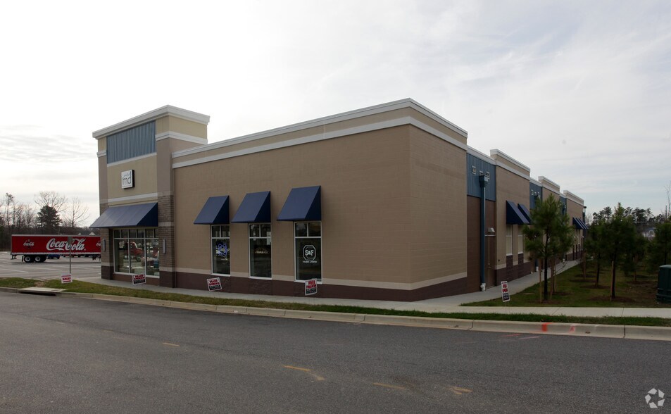 46300 Lexington Village Way, Lexington Park, MD à louer - Photo de l’immeuble – Image 2 sur 3