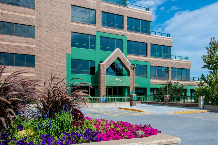 3300 Edinborough Way, Edina, MN à louer - Photo de l’immeuble – Image 3 sur 17