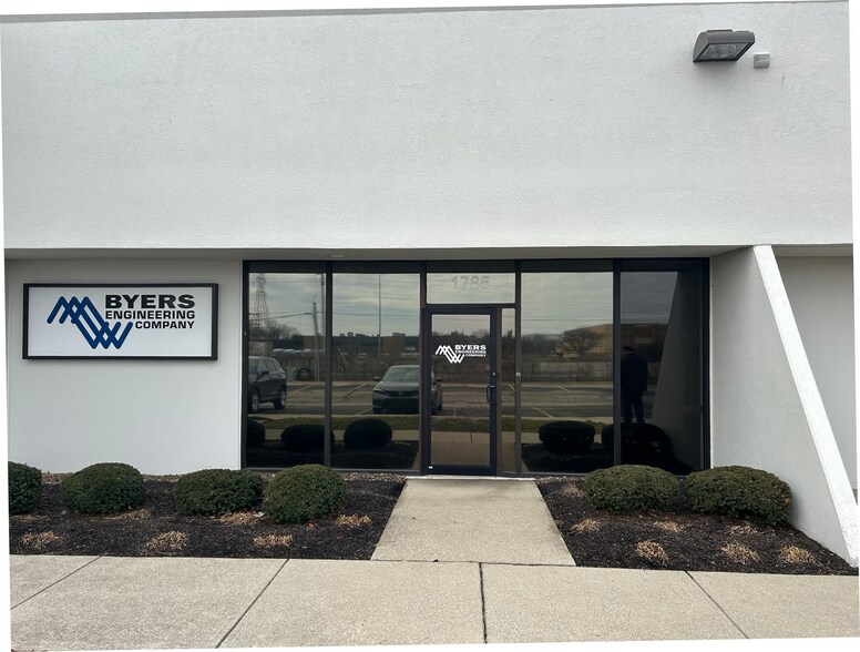 4350 Equity Dr, Columbus, OH à louer - Photo de l’immeuble – Image 2 sur 10