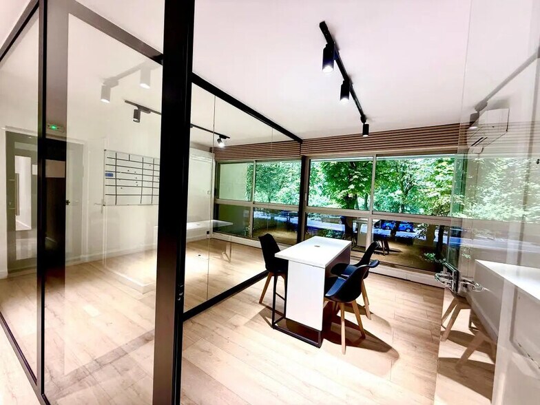 Bureau dans Neuilly-sur-Seine à louer - Photo de l’immeuble – Image 1 sur 12