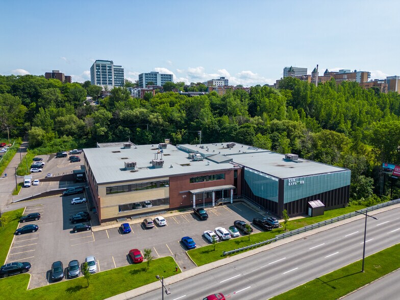 875 Boul Charest O, Québec, QC à louer - Photo principale – Image 1 sur 17
