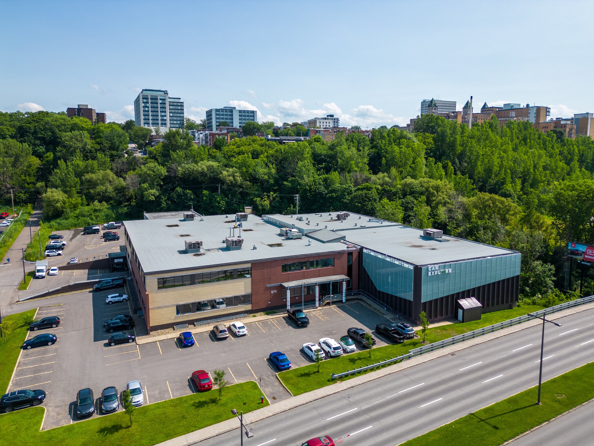 875 Boul Charest O, Québec, QC à louer Photo principale– Image 1 sur 15