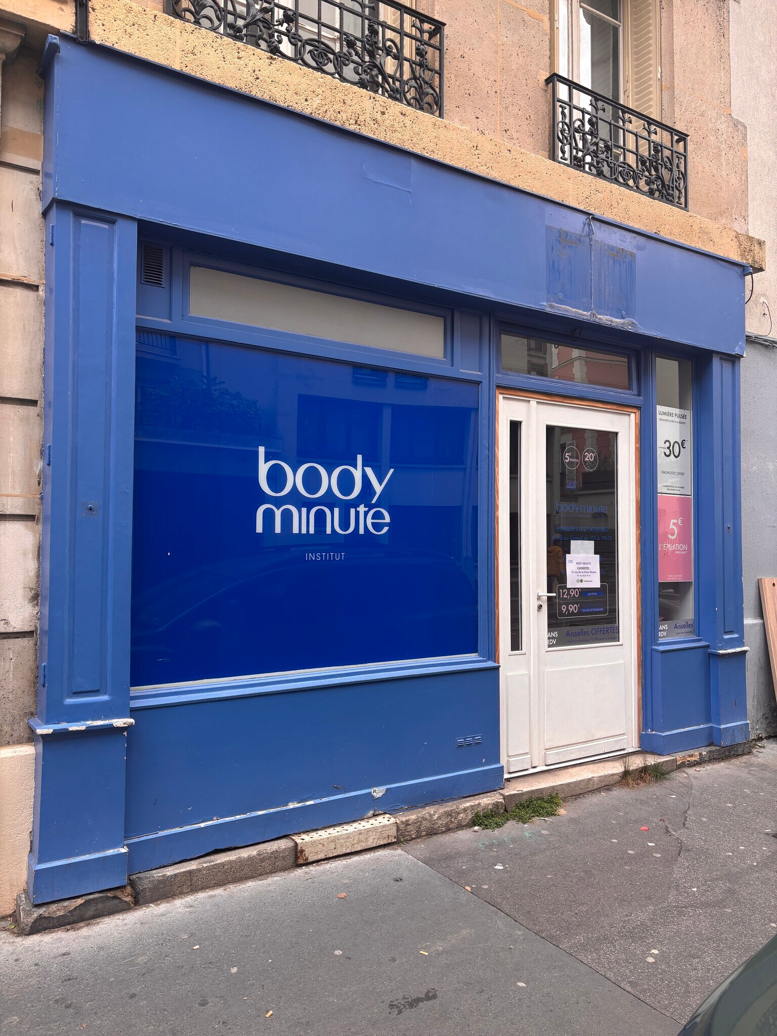 17 Rue Violet, Paris à louer Photo de l’immeuble– Image 1 sur 14