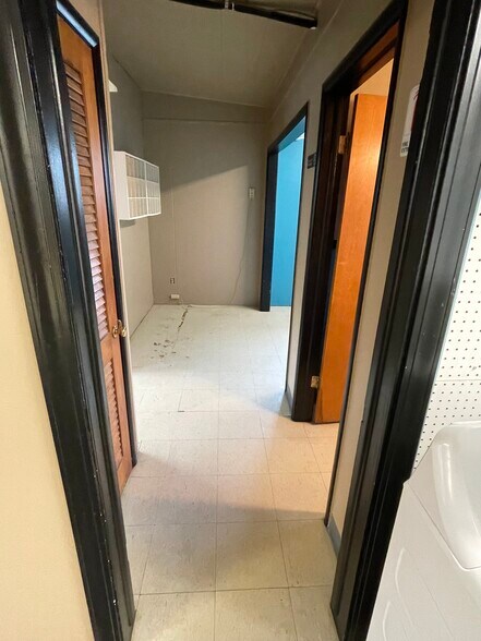 1741 W Old Ridge Rd, Hobart, IN à vendre - Photo de l’immeuble – Image 3 sur 9