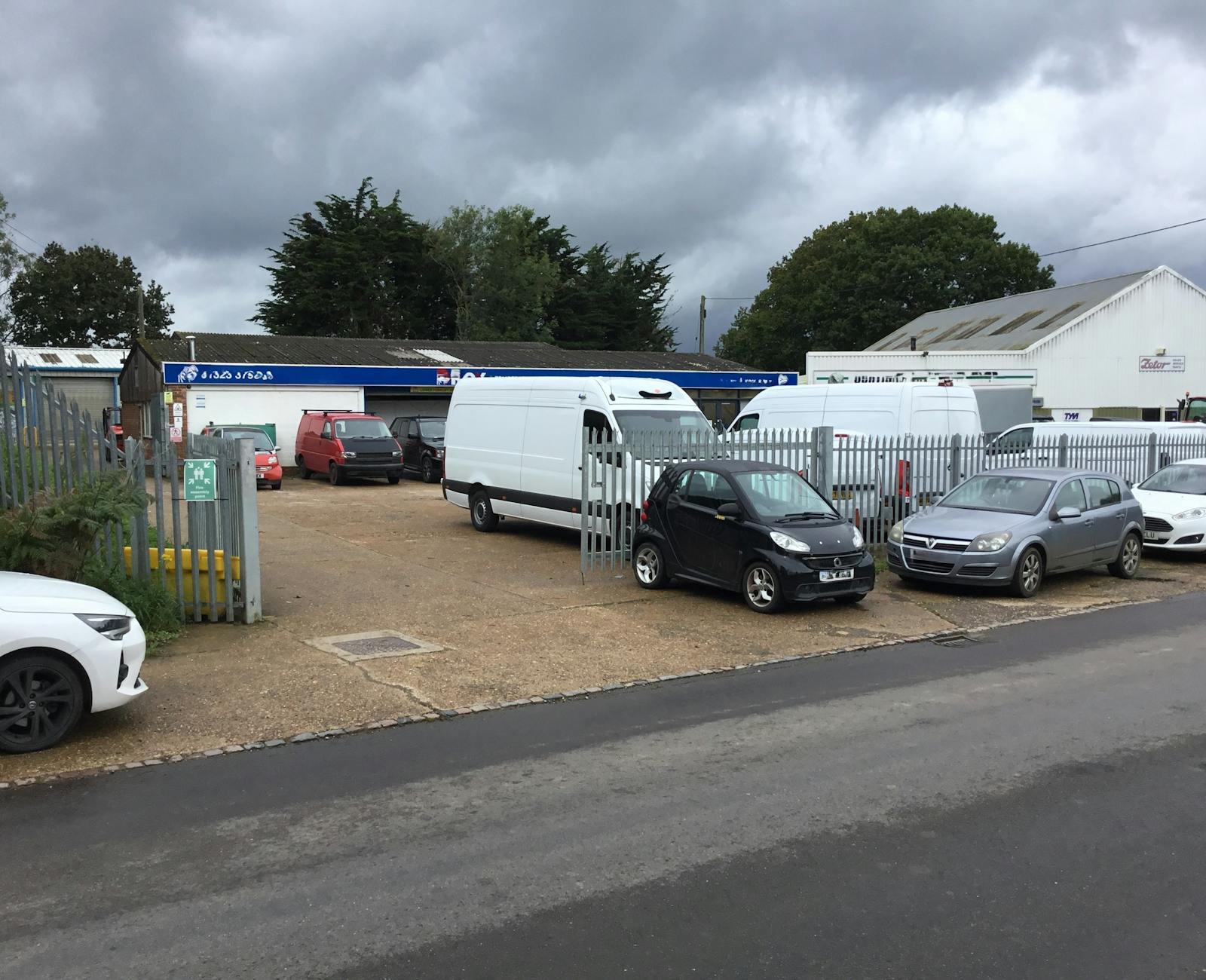 1-5 Cowbeech Hl, Hailsham à louer Photo de l’immeuble– Image 1 sur 4