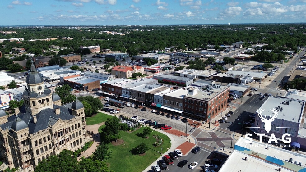 112 W Oak St, Denton, TX à louer - Photo de l’immeuble – Image 3 sur 18