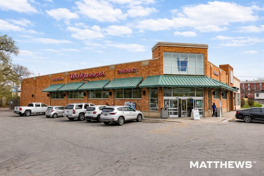 225 N Saddle Creek Rd, Omaha, NE à vendre - Photo de l’immeuble – Image 2 sur 4