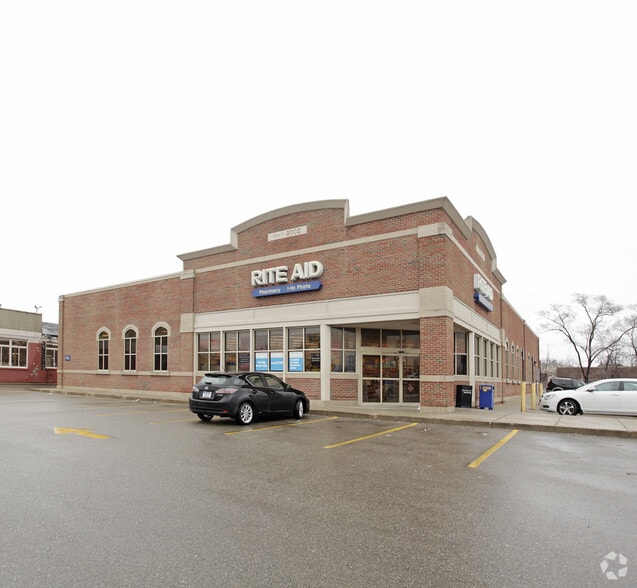 800 Ann Arbor Rd W, Plymouth, MI à louer - Photo principale – Image 1 sur 3