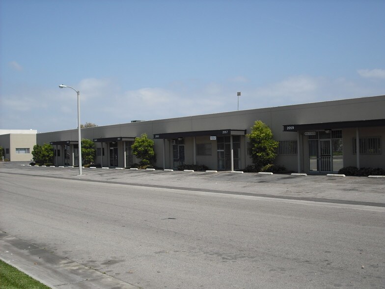 2021-2041 S Lyon St, Santa Ana, CA à louer - Photo de l’immeuble – Image 3 sur 13