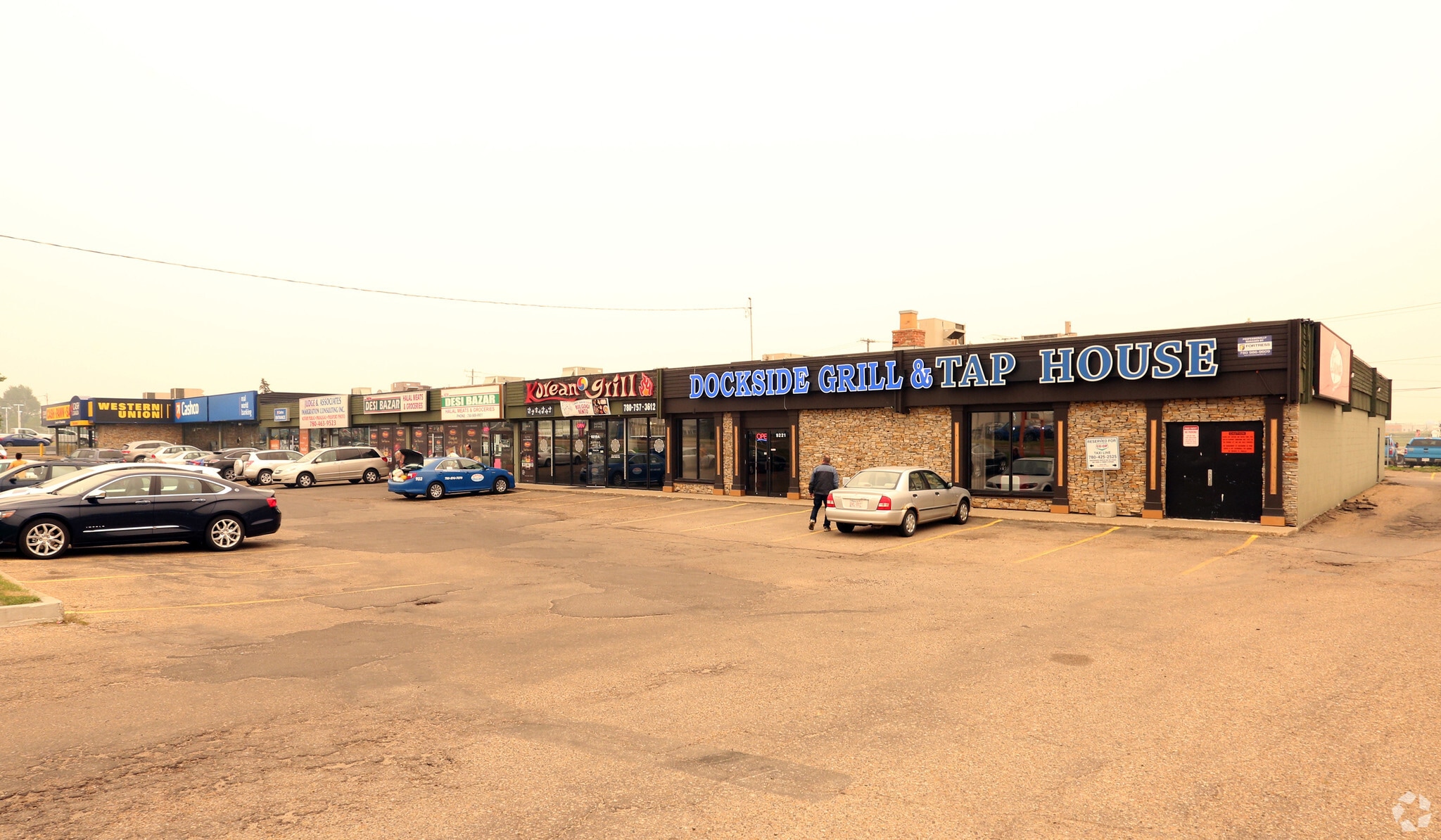 9216-9222 34th Ave NW, Edmonton, AB à louer Photo principale– Image 1 sur 6