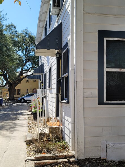 137 E Norwood Ct, San Antonio, TX à vendre - Photo de l’immeuble – Image 3 sur 30