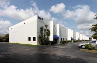 Plus de détails pour 2101 NW 33rd St, Pompano Beach, FL - Industriel/Logistique à louer