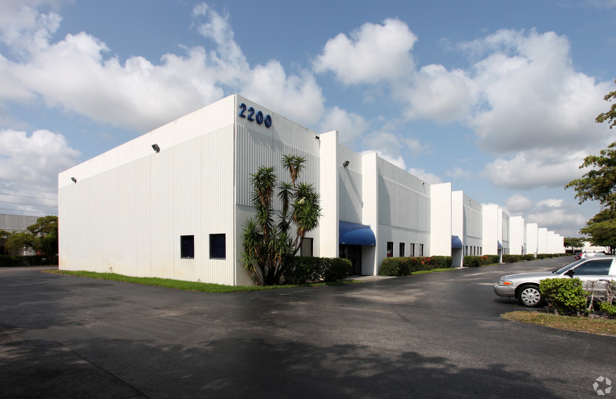 2101 NW 33rd St, Pompano Beach, FL à louer Photo principale– Image 1 sur 31