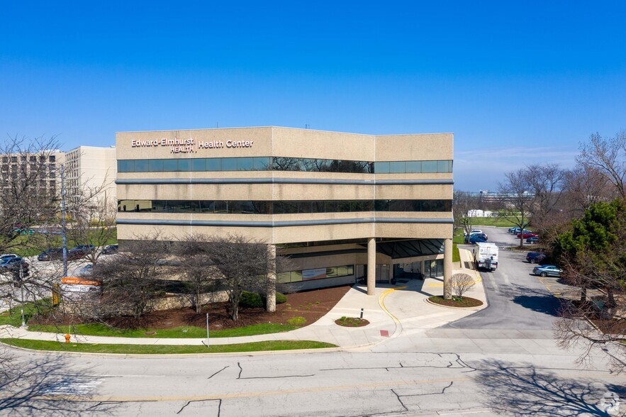 1804 N Naper Blvd, Naperville, IL à louer - Photo de l’immeuble – Image 1 sur 9