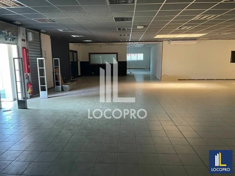 Local commercial dans Gémenos à louer - Photo de l’immeuble – Image 2 sur 9
