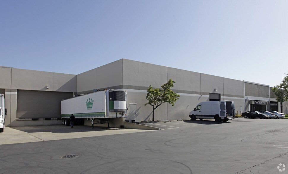 2349 Industrial Pky W, Hayward, CA à louer - Photo de l’immeuble – Image 2 sur 5