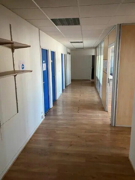 Local d’activités dans Le Blanc-Mesnil à louer - Photo de l’immeuble – Image 3 sur 8