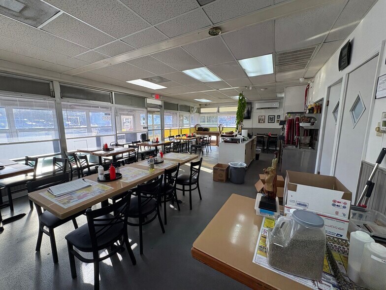 4447 Gall Blvd, Zephyrhills, FL à vendre - Photo intérieure – Image 3 sur 10