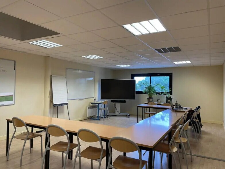 Bureau dans Plescop à louer - Photo de l’immeuble – Image 2 sur 4