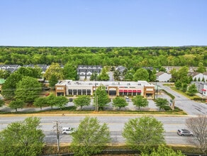787 E Butler Rd, Mauldin, SC à louer Photo de l’immeuble– Image 1 sur 10