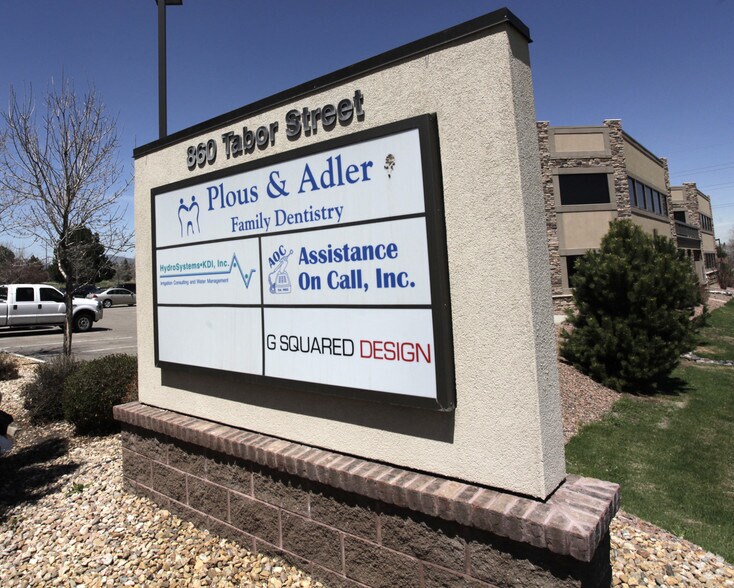 860 Tabor St, Lakewood, CO à louer - Photo de l’immeuble – Image 3 sur 6