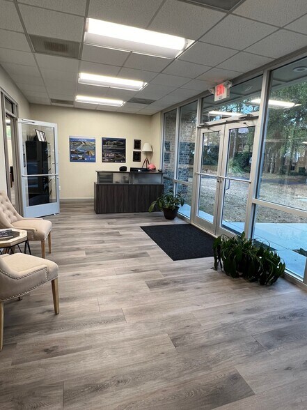 4425 Belle Oaks Dr, North Charleston, SC à louer - Photo de l’immeuble – Image 2 sur 11