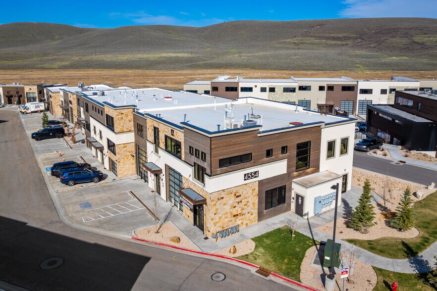 4554 Forestdale Dr, Park City, UT à louer - Photo de l’immeuble – Image 1 sur 30