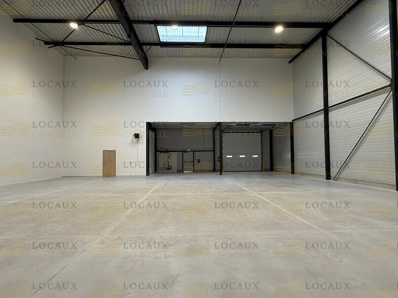 23 Rue Des Beaux Soleils, Osny à louer - Photo de l’immeuble – Image 1 sur 5