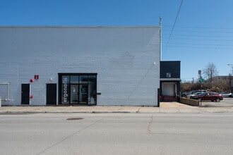 150 Rue de Port-Royal O, Montréal, QC à louer Photo de l’immeuble– Image 1 sur 9