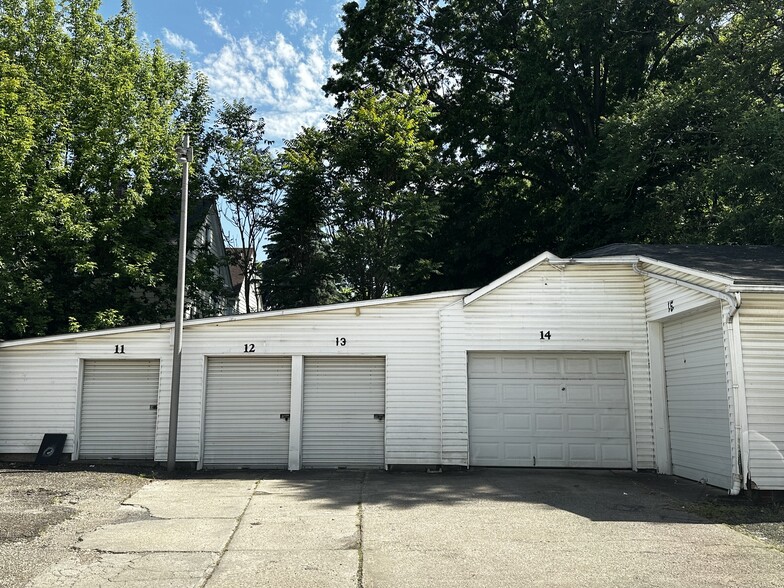 394 E South St, Akron, OH à vendre - Photo principale – Image 2 sur 4