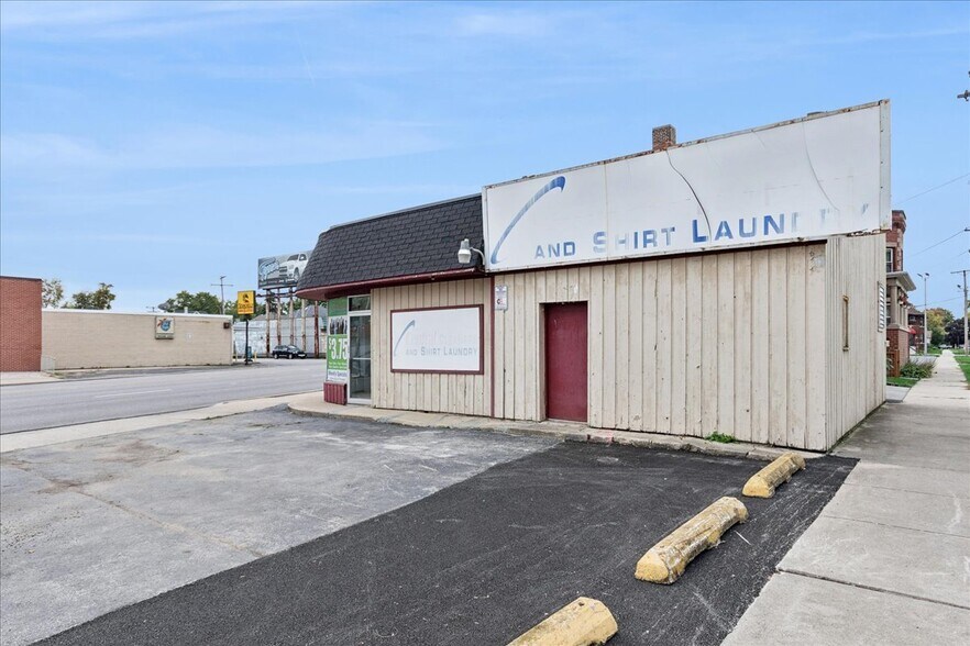 715 W Jefferson St, Joliet, IL à vendre - Photo de l’immeuble – Image 3 sur 11