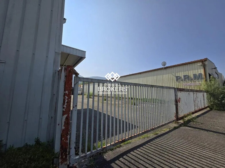 Local d'activités dans Groissiat à vendre - Photo de l’immeuble – Image 2 sur 21